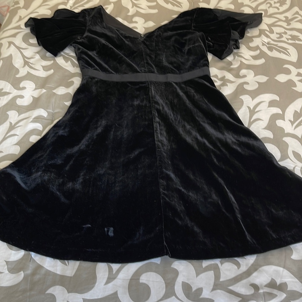 Ann Taylor NWOT flutter sleeve black velvet dress size 6